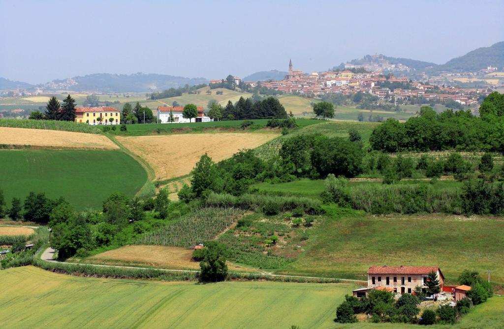 ホテルBricco Pogliani CastellʼAlfero エクステリア 写真